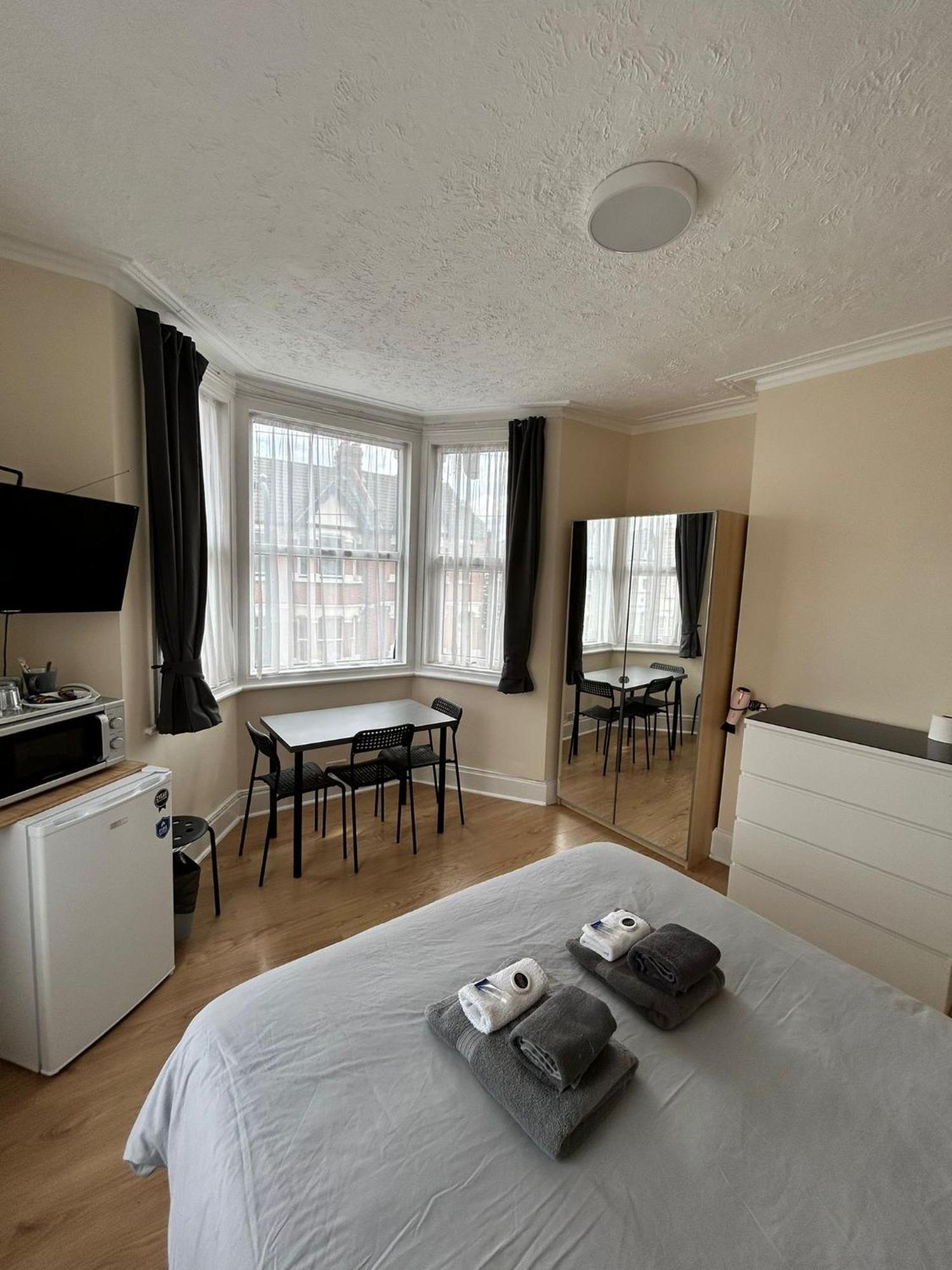Willesden Lodge Guest House London Exterior foto